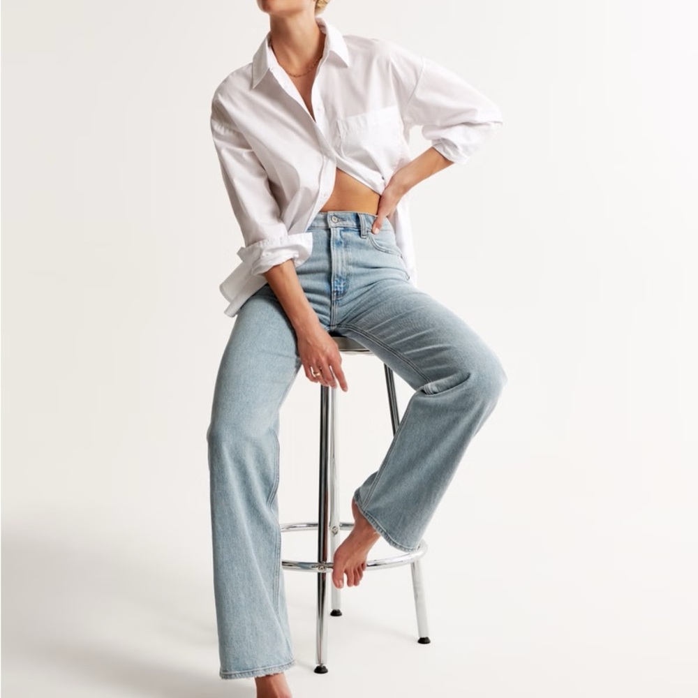 NWT - Abercrombie & Fitch High Rise 90s Relaxed Jean (Size 26)